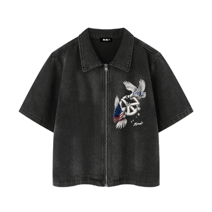 Chemise zippée noire effet washed à manches courtes, avec visuel artistique signé Bandit représentant deux aigles, un symbole peace et des détails inspirés du drapeau américain.