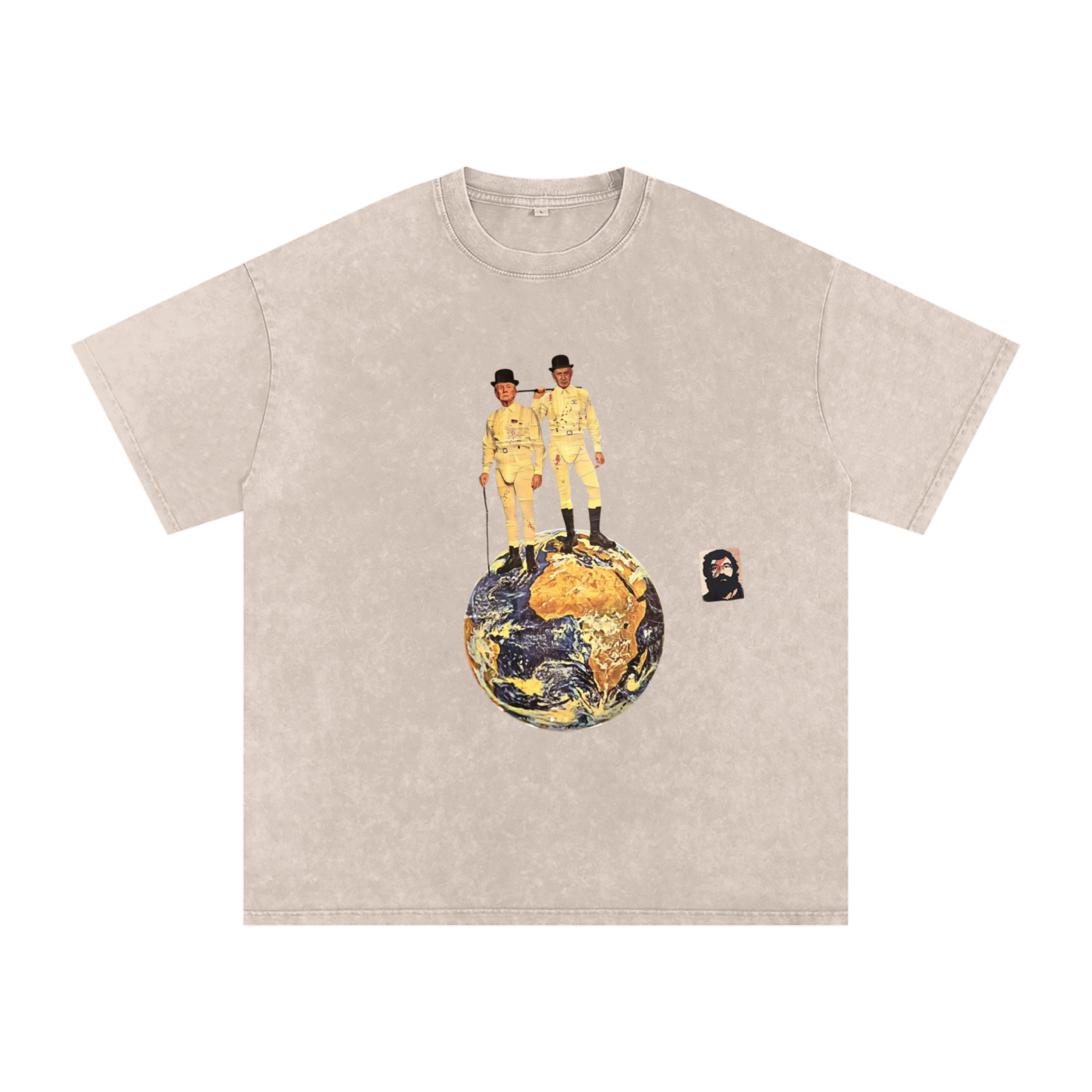 T-shirt oversized CREME unisexe en coton snow washed avec visuel artistique issu d’un collage réalisé dans les rues de Rennes, création engagée Therapy for Earth soutenant le travail de l’artiste et Oxfam.