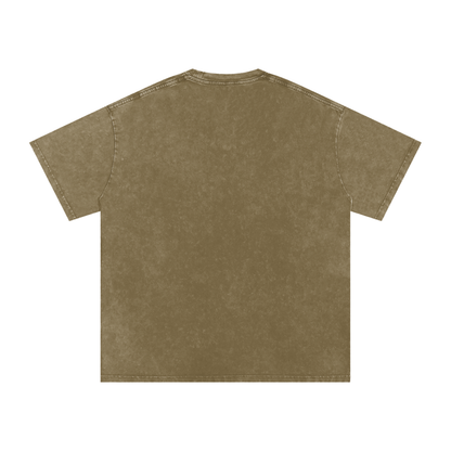 T-shirt oversized unisexe VUE DOS en coton snow washed avec visuel artistique issu d’un collage réalisé dans les rues de Rennes, création engagée Therapy for Earth soutenant le travail de l’artiste et Oxfam.