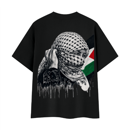 T-shirt Heavyweight Boxy unisexe avec l'œuvre Witness de Bandit, issue de sa série réalisée en Palestine. dos noir