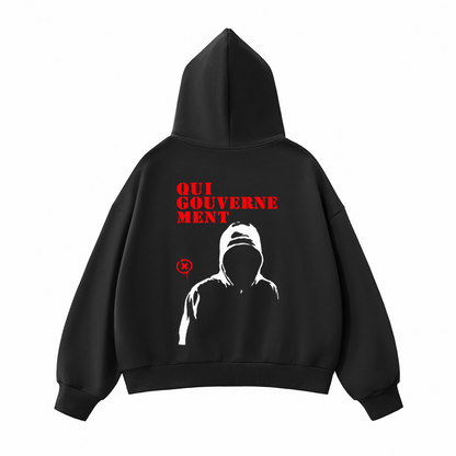 SWEAT À CAPUCHE ZIPPÉ OVERSIZE « QUI GOUVERNE MENT » – LE JUSTICIER